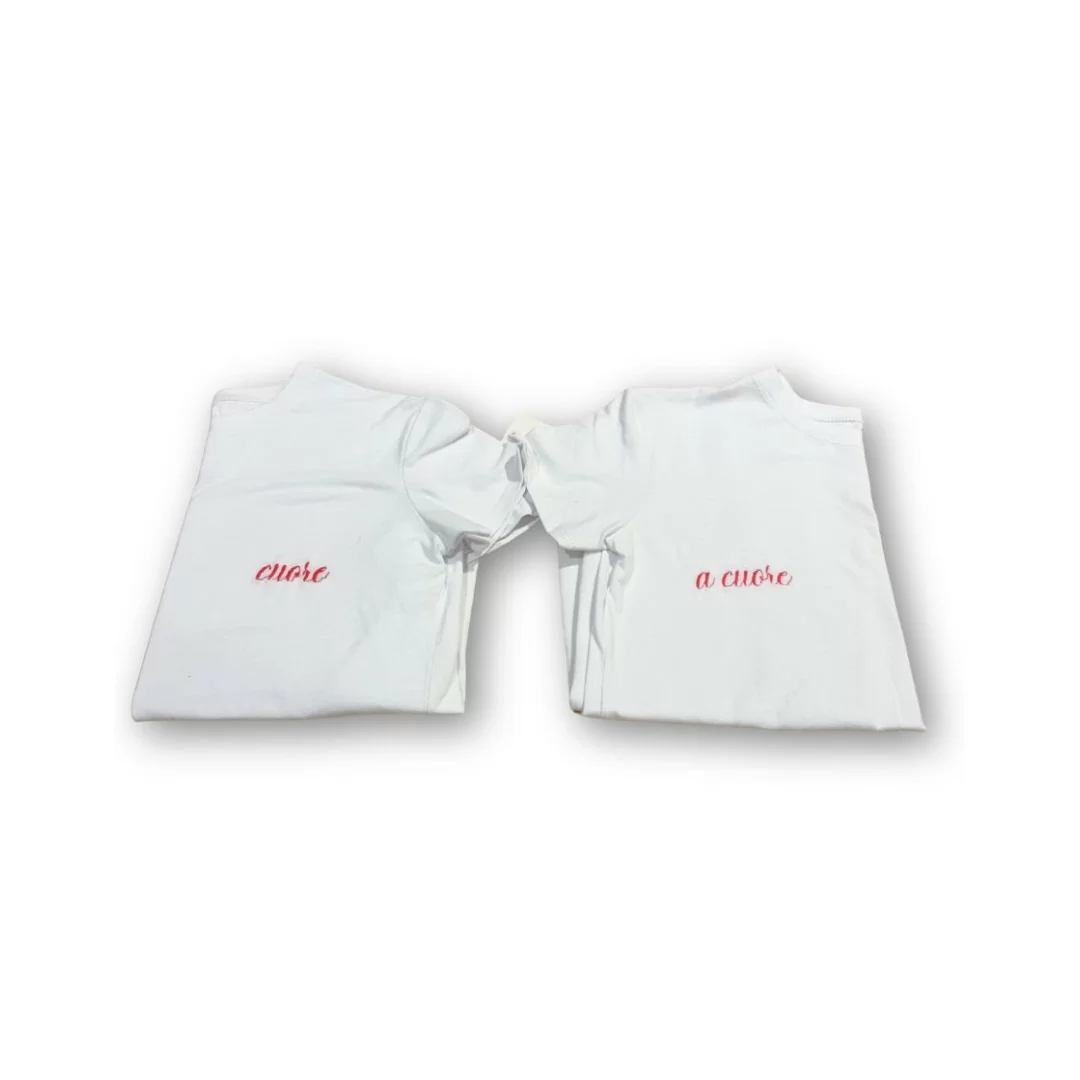 Maglia personalizzata bianca manica corta ricamo cuore a...